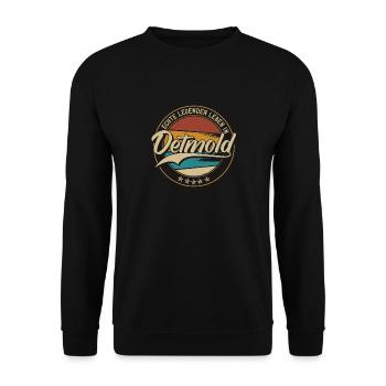 Detmold Echte Legenden leben in Detmolder - Unisex Pullover - Schwarz - Vorne - Alina (178cm) & Michal (187cm)