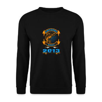 Awesome since 2013. Angel, Angler Geburtstag - Unisex Pullover - Schwarz - Vorne - Alina (178cm) & Michal (187cm)