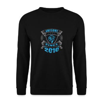 Awesome since 2010. Angel, Angler Geburtstag - Unisex Pullover - Schwarz - Vorne - Alina (178cm) & Michal (187cm)