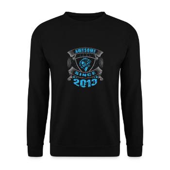 Awesome since 2013. Angel, Angler Geburtstag - Unisex Pullover - Schwarz - Vorne - Alina (178cm) & Michal (187cm)