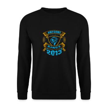 Awesome since 2013. Angel, Angler Geburtstag - Unisex Pullover - Schwarz - Vorne - Alina (178cm) & Michal (187cm)