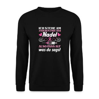 Ich Stehe Am Anderen Ende Der Nadel - Unisex Pullover - Schwarz - Vorne - Alina (178cm) & Michal (187cm)