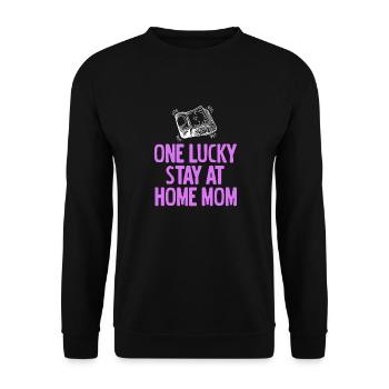 One Lucky Stay At Home MOM Retro Funny T-Shirt - Unisex Pullover - Schwarz - Vorne - Alina (178cm) & Michal (187cm)