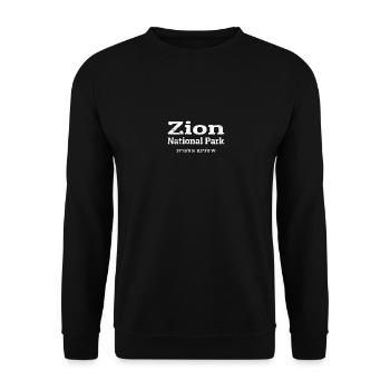 Zion National Park Koordinaten - Unisex Pullover - Schwarz - Vorne - Alina (178cm) & Michal (187cm)