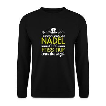 Lustiger Krankenschwester Spruch Sei Nett Zu Mir - Unisex Pullover - Schwarz - Vorne - Alina (178cm) & Michal (187cm)