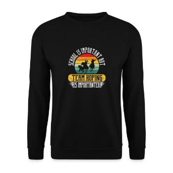Schule ist wichtig, aber Team Roping ist wichtiger - Unisex Pullover - Schwarz - Vorne - Alina (178cm) & Michal (187cm)