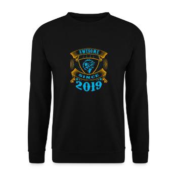 Awesome since 2019. Angel, Angler Geburtstag - Unisex Pullover - Schwarz - Vorne - Alina (178cm) & Michal (187cm)
