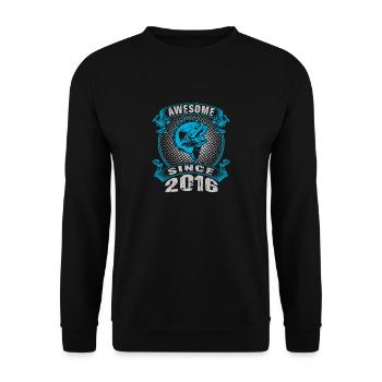 Awesome since 2016. Angel, Angler Geburtstag - Unisex Pullover - Schwarz - Vorne - Alina (178cm) & Michal (187cm)