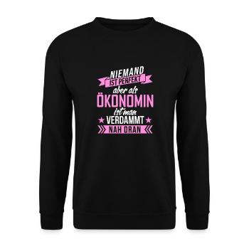Niemand ist perfekt als Ökonom aber nah dran funny - Unisex Pullover - Schwarz - Vorne - Alina (178cm) & Michal (187cm)