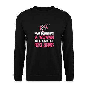 Never Underestimate Woman Collect Pistol Shrimps - Unisex Pullover - Schwarz - Vorne - Alina (178cm) & Michal (187cm)
