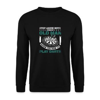 Let this old man show you how to play darts - Unisex Pullover - Schwarz - Vorne - Alina (178cm) & Michal (187cm)