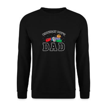 Father of birthday boy builds building blocks - Unisex Sweatshirt - black - Front - Alina (178cm) & Michal (187cm)
