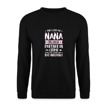 Sie nennen mich Nana, weil Partner in Crime - Unisex Pullover - Schwarz - Vorne - Alina (178cm) & Michal (187cm)