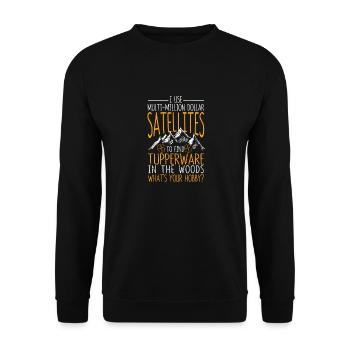 Ich benutze Multi-Millionen-Dollar-Satelliten - Unisex Pullover - Schwarz - Vorne - Alina (178cm) & Michal (187cm)