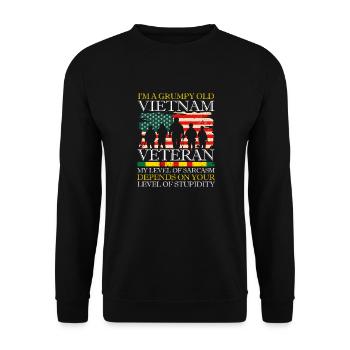 Ne sous-estimez jamais un vieil homme qui est aussi - Sweat-shirt Unisexe - noir - Devant - Alina (178cm) & Michal (187cm)