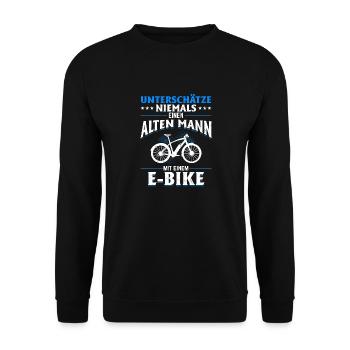 Unterschätze niemals einen Mann mit einem E-Bike - Unisex Pullover - Schwarz - Vorne - Alina (178cm) & Michal (187cm)