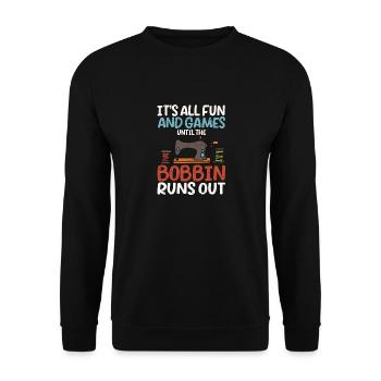 Es ist alles Spaß und Spiele, bis die Spule läuft - Unisex Pullover - Schwarz - Vorne - Alina (178cm) & Michal (187cm)