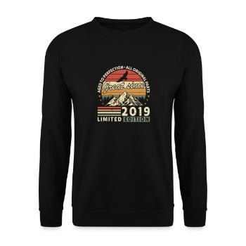 Original 2019 Vintage Vintage Retro Birthday - Sweat-shirt Unisexe - noir - Devant - Alina (178cm) & Michal (187cm)