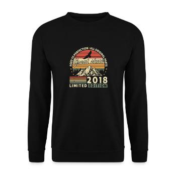 Original 2018 Vintage - 2018 Birthday Gift - Unisex Sweatshirt - black - Front - Alina (178cm) & Michal (187cm)