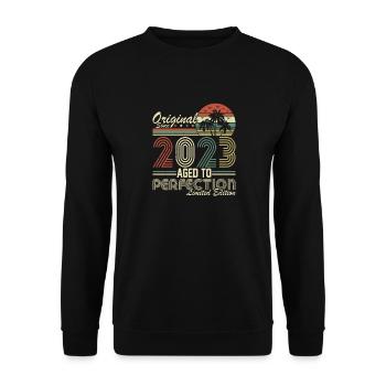 Eleganter Vintage: 2023 Retro Geschenk 2023 - Unisex Pullover - Schwarz - Vorne - Alina (178cm) & Michal (187cm)