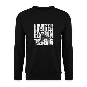 Limited Edition 1986 Limited Edition Cricket - Unisex Pullover - Schwarz - Vorne - Alina (178cm) & Michal (187cm)