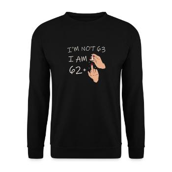 Ich bin nicht 63, ich bin 62 plus 1 Mittelfinger, 63. - Unisex Pullover - Schwarz - Vorne - Alina (178cm) & Michal (187cm)