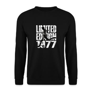 Limited Edition 1977 Limited Edition Football - Unisex Sweatshirt - black - Front - Alina (178cm) & Michal (187cm)