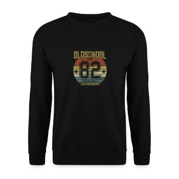 February 1982 - Geburtstag im Februar Oldschool - Unisex Pullover - Schwarz - Vorne - Alina (178cm) & Michal (187cm)