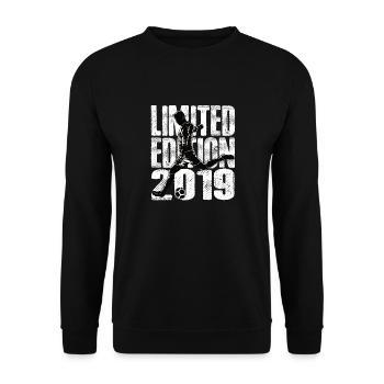 Limited Edition 2019 Limited Edition Football - Unisex Sweatshirt - black - Front - Alina (178cm) & Michal (187cm)