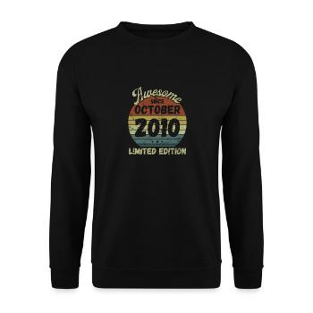 Awesome since October 2010 - Geburtstag - Unisex Pullover - Schwarz - Vorne - Alina (178cm) & Michal (187cm)