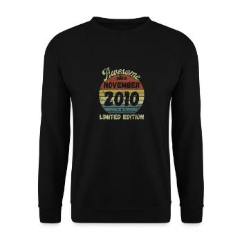 Awesome since November 2010 - Geburtstag - Unisex Pullover - Schwarz - Vorne - Alina (178cm) & Michal (187cm)