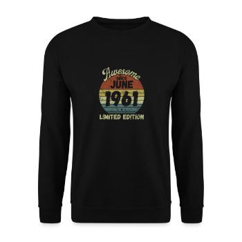 Awesome since June 1961 - Geburtstag - Unisex Pullover - Schwarz - Vorne - Alina (178cm) & Michal (187cm)
