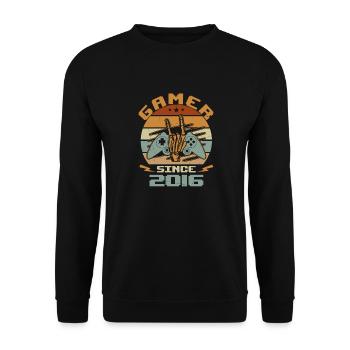 Gamer seit 2016 - Gaming Jubiläumsgeschenk 2016 - Unisex Pullover - Schwarz - Vorne - Alina (178cm) & Michal (187cm)