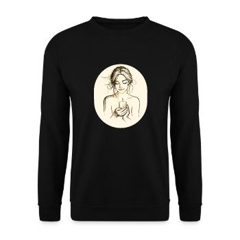 Frau, die eine Kerze in den Händen hält - Unisex Pullover - Schwarz - Vorne - Alina (178cm) & Michal (187cm)