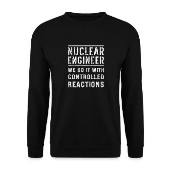 Lustiger Nuklearingenieur - Unisex Pullover - Schwarz - Vorne - Alina (178cm) & Michal (187cm)