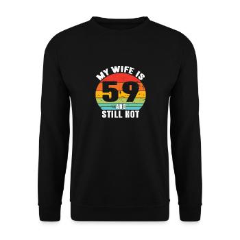 Meine Frau ist 59 und immer noch heiß, ich liebe meine hübsche Frau - Unisex Pullover - Schwarz - Vorne - Alina (178cm) & Michal (187cm)