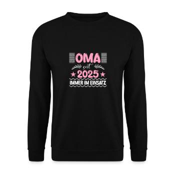 OMA SEIT 2025 IMMER IM EINSATZ Lustiges - Unisex Pullover - Schwarz - Vorne - Alina (178cm) & Michal (187cm)
