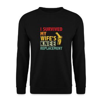 Ich überlebte die Knie-OP meiner Frau - Unisex Pullover - Schwarz - Vorne - Alina (178cm) & Michal (187cm)