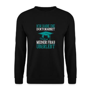 Doktorarbeit SURVIVED MY WIFE'S PH.D Lustiges - Unisex Pullover - Schwarz - Vorne - Alina (178cm) & Michal (187cm)