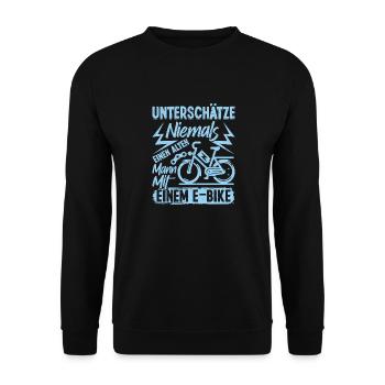EBike UNTERSCHÄTZE NIE EINEN ALTEN MANN MIT E-BIKE - Unisex Pullover - Schwarz - Vorne - Alina (178cm) & Michal (187cm)
