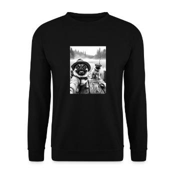 Angeln Mops Hund Selfie - Unisex Pullover - Schwarz - Vorne - Alina (178cm) & Michal (187cm)