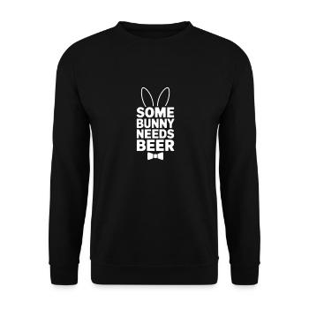 Some Bunny Needs Beer Lustiges Ostermotiv - Unisex Pullover - Schwarz - Vorne - Alina (178cm) & Michal (187cm)