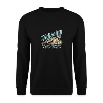 Tattoo Artist Tattooing The Most Tattoo Enthusiast - Unisex Pullover - Schwarz - Vorne - Alina (178cm) & Michal (187cm)