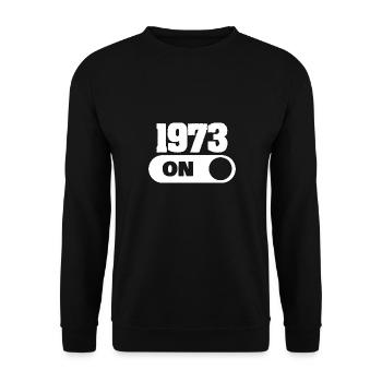 1973 1973 - Unisex Pullover - Schwarz - Vorne - Alina (178cm) & Michal (187cm)