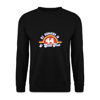 My Husband Is 44 And Still Hot Proud Wife 44th - Unisex Pullover - Schwarz - Vorne - Alina (178cm) & Michal (187cm)
