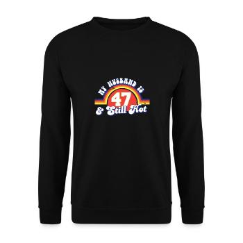 My Husband Is 47 And Still Hot Proud Wife 47th - Unisex Pullover - Schwarz - Vorne - Alina (178cm) & Michal (187cm)