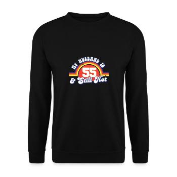 My Husband Is 55 And Still Hot Proud Wife 55th - Unisex Pullover - Schwarz - Vorne - Alina (178cm) & Michal (187cm)