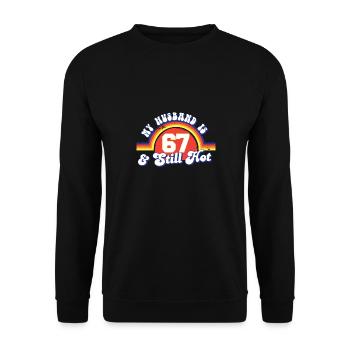 My Husband Is 67 And Still Hot Proud Wife 67th - Unisex Pullover - Schwarz - Vorne - Alina (178cm) & Michal (187cm)