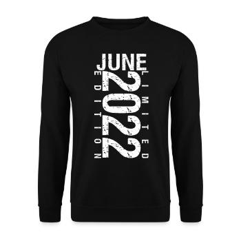 Juni 2022 Juni Geburtstagsgeschenk Juni 2022 - Unisex Pullover - Schwarz - Vorne - Alina (178cm) & Michal (187cm)