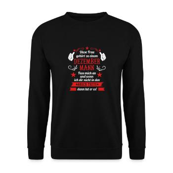 Frau vergeben an einen Dezember Mann Geschenk - Unisex Pullover - Schwarz - Vorne - Alina (178cm) & Michal (187cm)